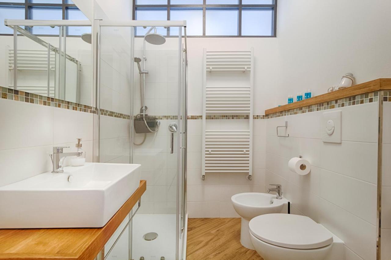 Mihaela Apartment - Charme Near The Station ตรีเอสเต ภายนอก รูปภาพ