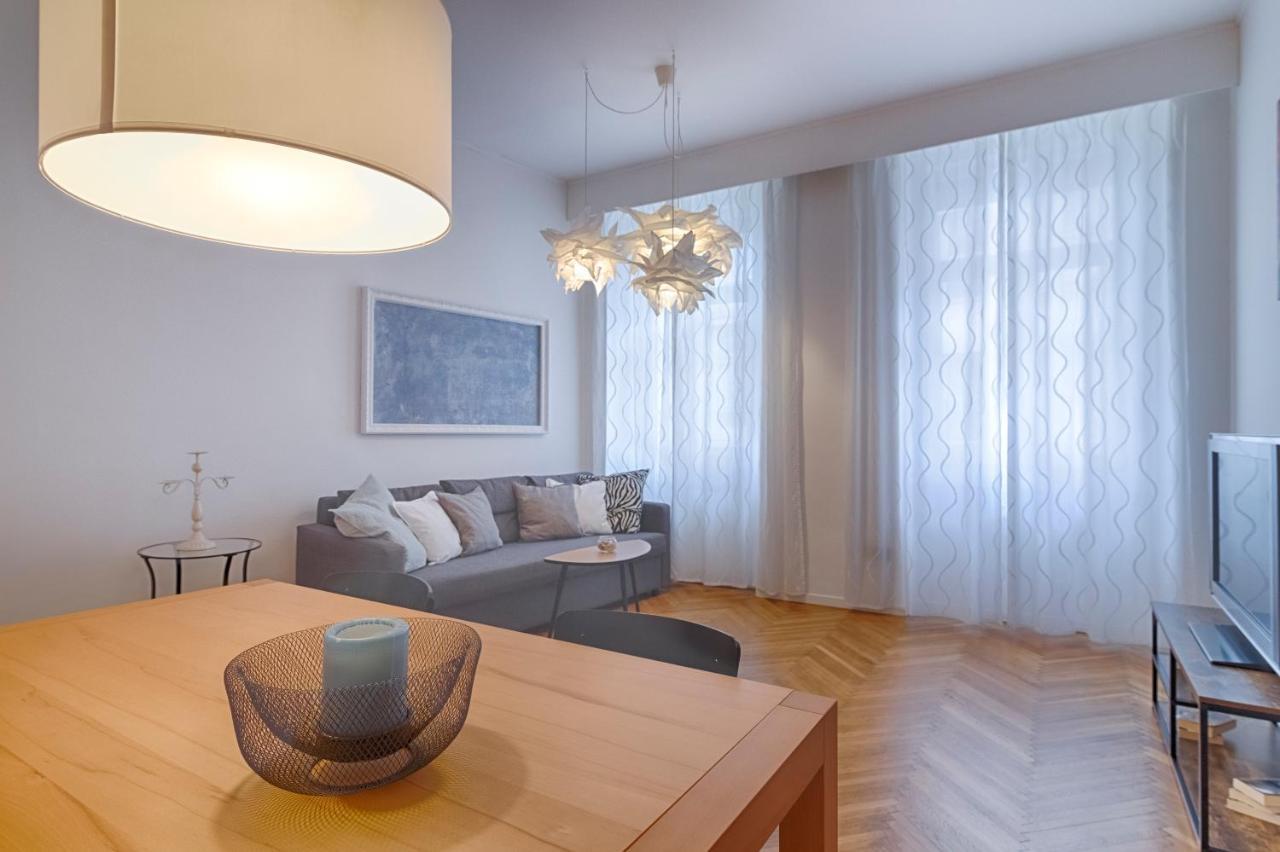 Mihaela Apartment - Charme Near The Station ตรีเอสเต ภายนอก รูปภาพ