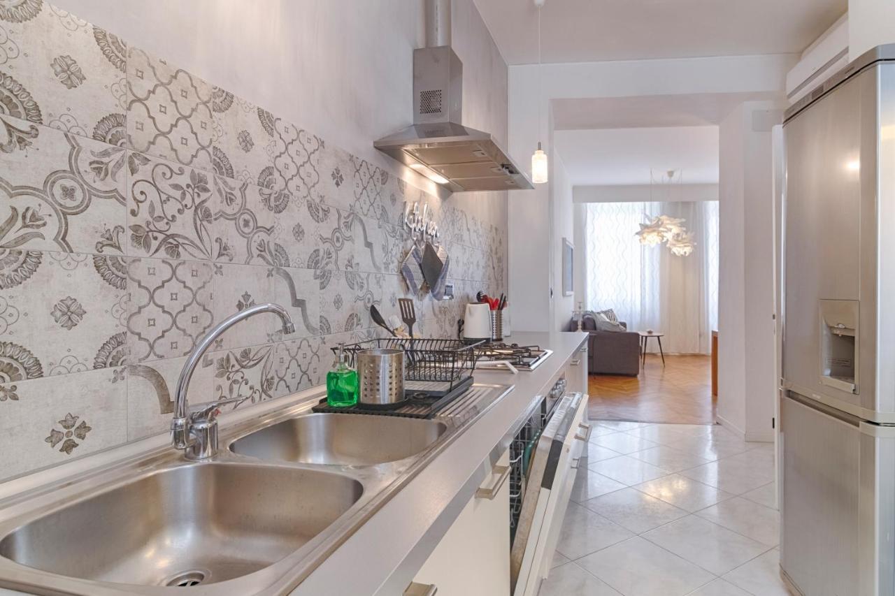 Mihaela Apartment - Charme Near The Station ตรีเอสเต ภายนอก รูปภาพ