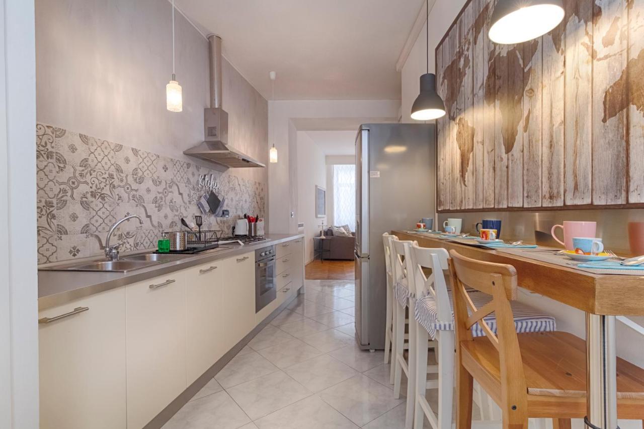 Mihaela Apartment - Charme Near The Station ตรีเอสเต ภายนอก รูปภาพ