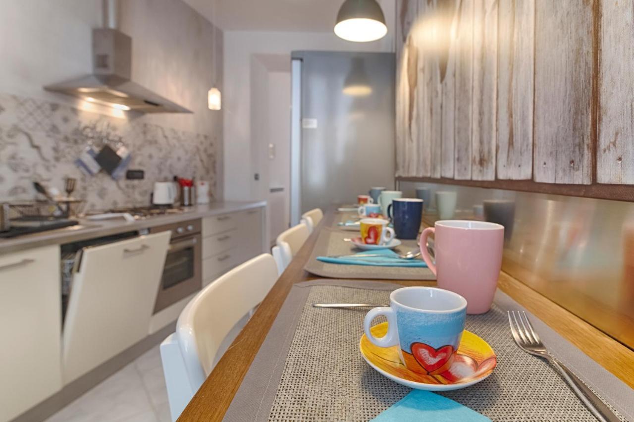 Mihaela Apartment - Charme Near The Station ตรีเอสเต ภายนอก รูปภาพ